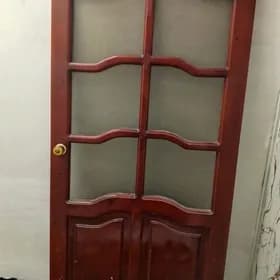 дверь деревянная