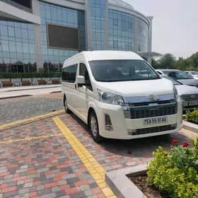 Syÿahat Tayota Hiace hyzmatlar