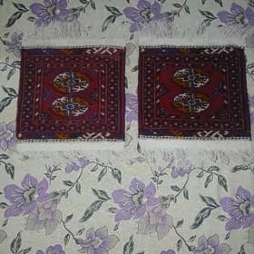 iki onune gyzyl haly