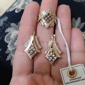 Gyzyl kamplekt