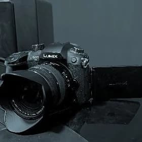 LUMIX GH5S