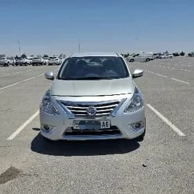 Nissan Versa 2015