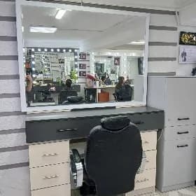 Salon aýna arenda