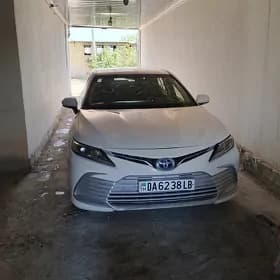 Toyota Camry Hybrid 2021