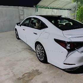 Lexus ES 2019