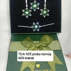 Zümrüt gaşly kümüş