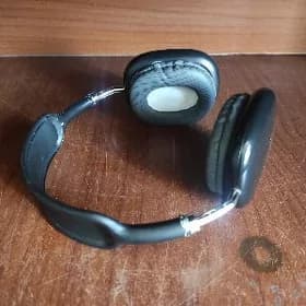 nauşnik 🎧 B