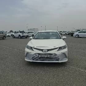 Toyota Camry Hybrid 2021