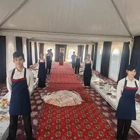 ofisant toy hyzmatlary Ofisand официант