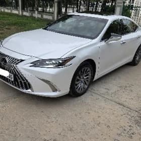 Lexus ES 2025