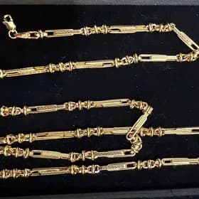 Gyzyl bolt Versace