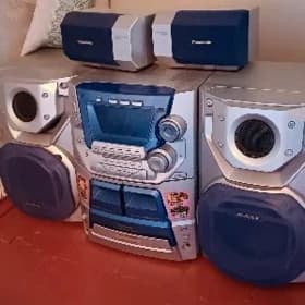 Panasonic muzikalnyy sentr