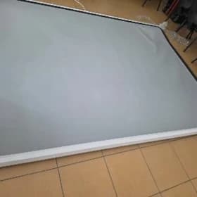 Proyektor ucin ekran