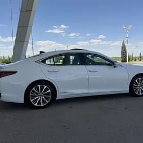 Lexus ES 300h 2021