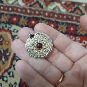 Gadym kümüş yuzi gyzyl cayylan