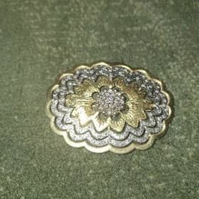 Gyzyl broşka (брошка)