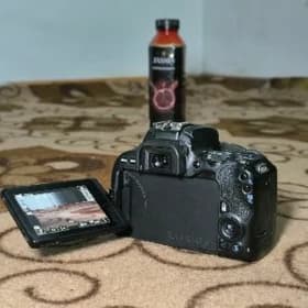 CANON 200D