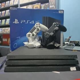 Playstation 4 Pro+14 oyun 4k