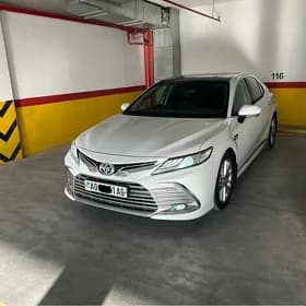 Toyota Camry 2021