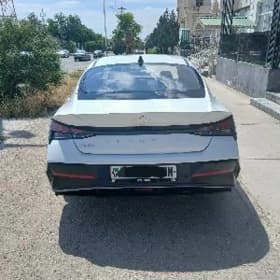 Hyundai Elantra 2025