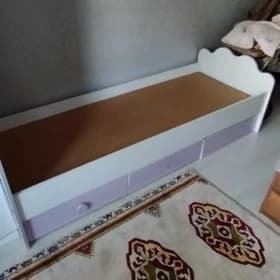 Кровать
