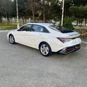 Hyundai Elantra 2024