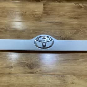 Camry Palta Эмблема