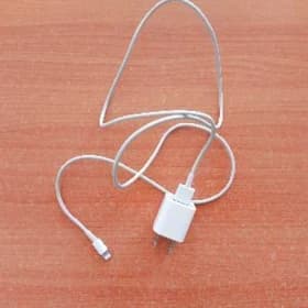 iPhone зарядник