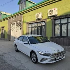 Hyundai Elantra 2024