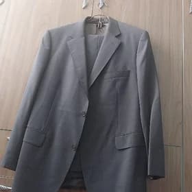 Seryy renkli kostyum jalbar