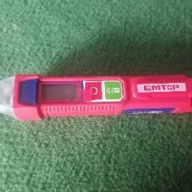 AC VOLTAGE DETECTOR