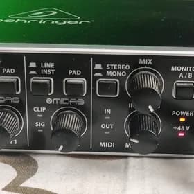 Behringer U-phoria UMC204HD