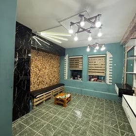 SALON. IKI ADAMLYK