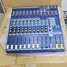 toy pult soundcraft EFX 8