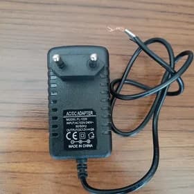 blok pitaniýa 12V 2A