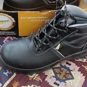 SAFETY BOOTS