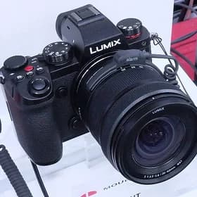 LUMIX 5S