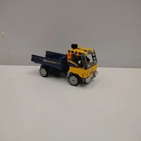 грузовая машина из Lego