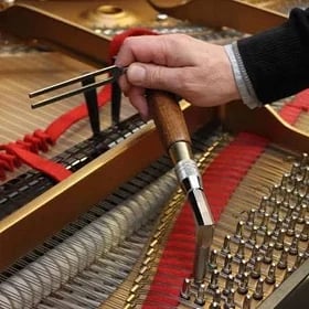 pianino sazlaýan master