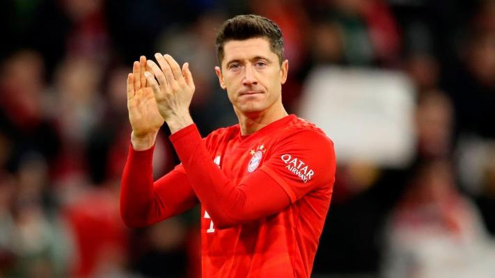 “Bawariýanyň” hüjümçisi Lewandowskiý 2020-nji ýylyň iň gowy futbolçysy diýlip yglan edildi