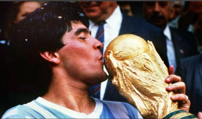 Rowaýaty futbolçy Diego Armando Maradona 60 ýaşynda aradan çykdy