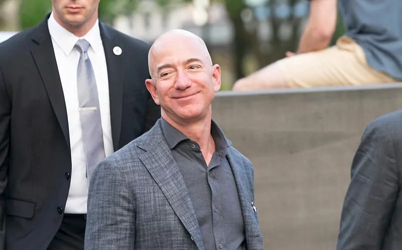 Jeff Bezos 5-nji iýulda Amazon-yň baş direktory wezipesinden gider