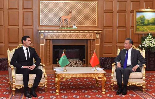 Рашид Мередов и Сердар Бердымухамедов провели встречу с главой МИД КНР