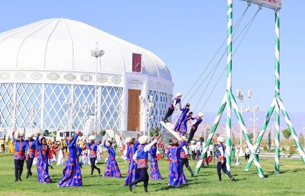 Президент Гурбангулы Бердымухамедов поздравил соотечественников с Курбан байрамы