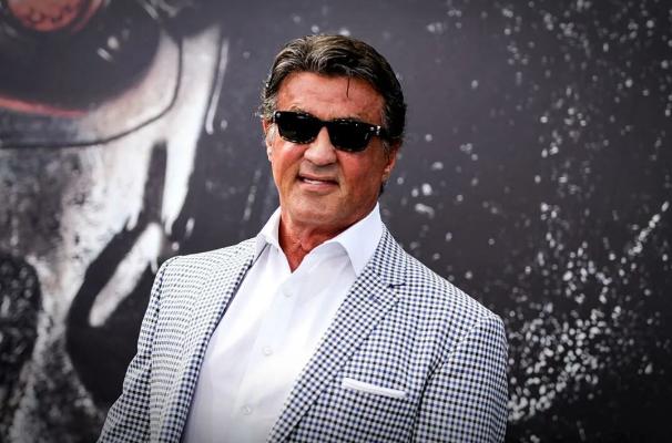 Silwester Stallone - alty onýyllykda filmleri kassa ýygymynyň öňüni çeken ilkinji aktýor