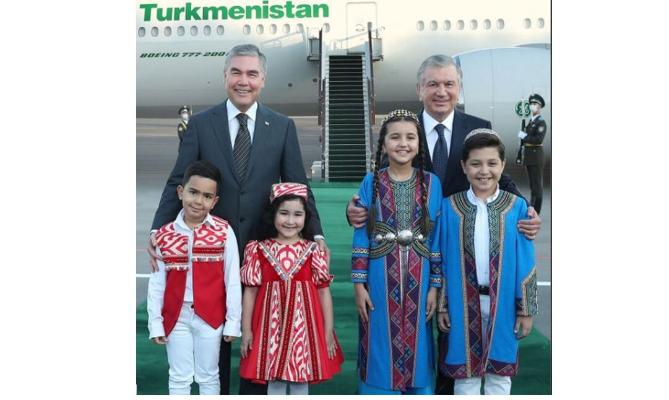 Gurbanguly Berdimuhamedow Özbegistanda resmi saparda bolýar
