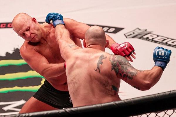 Fýodor Ýemelýanenko Bellator ýaryşynda Timoti Jonsony nokauta gidirdi