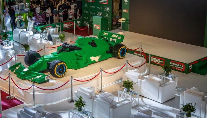 В Джидде установили рекорд, построив из Lego болид Формулы-1
