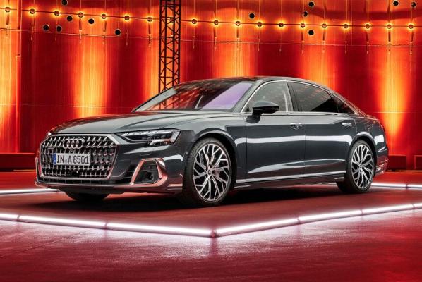 Audi представила обновленный седан A8 2022 года