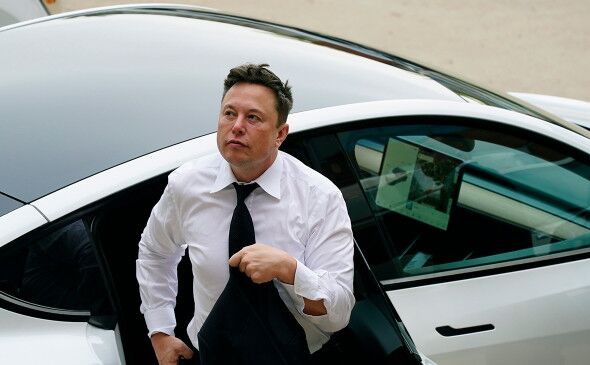 Ilon Mask Tesla-daky paýnamalarynyň bir bölegini satdy